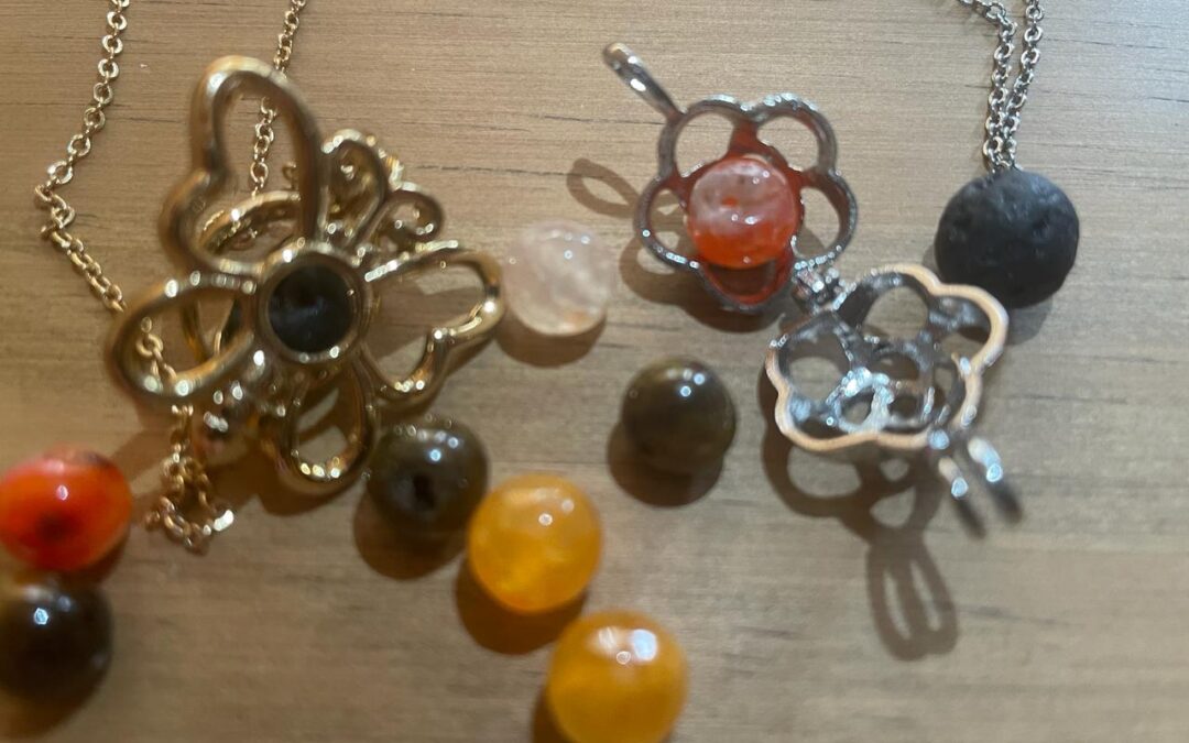 Collares para conectar con la abundancia, la confianza, la creatividad y la sensualidad.